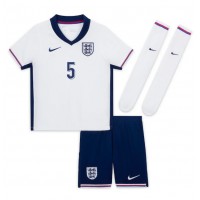 Camisa de Futebol Inglaterra John Stones #5 Equipamento Principal Infantil Europeu 2024 Manga Curta (+ Calças curtas)